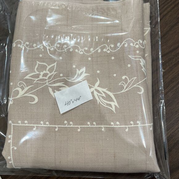 Vintage 50s Card Table Cloth 40x44 Beige with Cream Flocked Design Tone On Tone - Picture 4 of 4